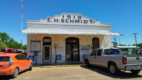 Take A Road Trip To Murphy’s Steakhouse, A Scrumptious Remote Restaurant In Texas