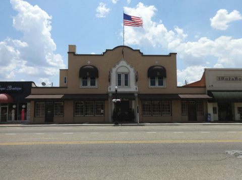 A Visit To This Haunted Hotel In Alabama Will Spook You Into Oblivion