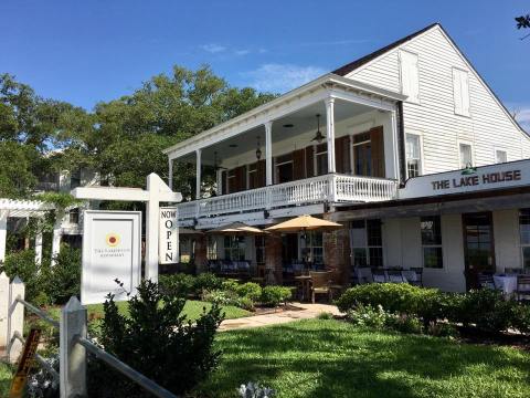 The Secluded Restaurant In Louisiana That Looks Straight Out Of A Storybook