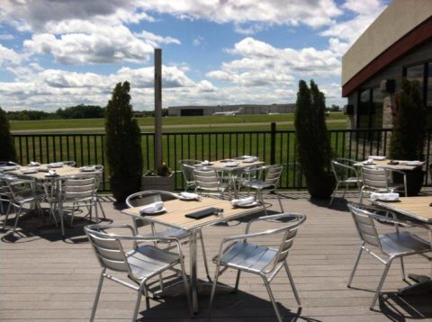 You Can Watch Planes Land At This Underrated Restaurant In Connecticut