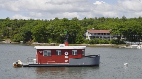 There’s A Floating Hotel In Maine You Have To See To Believe