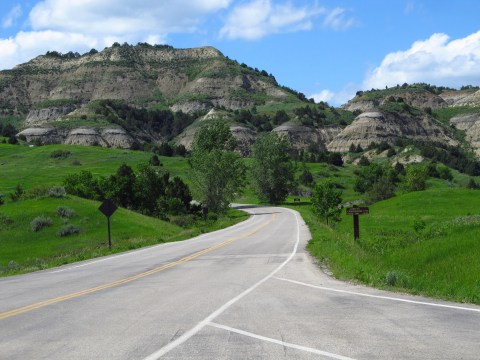 7 Roads With The Best Windshield Views In All Of North Dakota