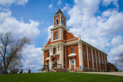 The Little-Known Church Hiding In Minnesota That Is An Absolute Work Of Art