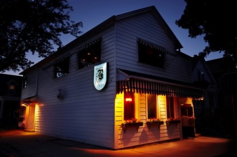 The Oldest Cocktail Lounge In Milwaukee Has Been Serving Up Delicious Drinks For Decades