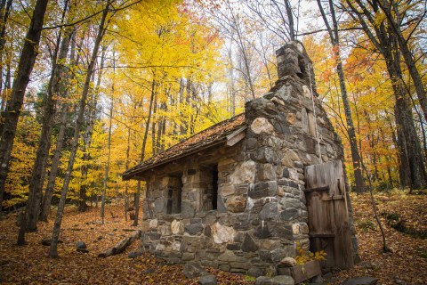 These 7 Vermont Hiking Trails Lead To Some Incredible Pieces Of History