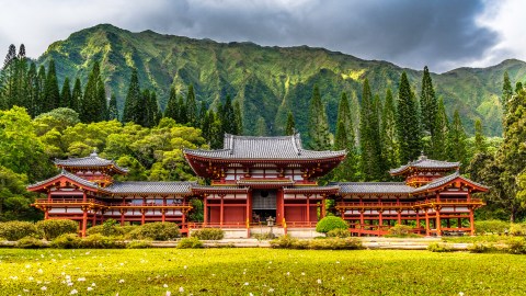 There's A Breathtaking Temple Hiding In Hawaii Where You'd Least Expect It