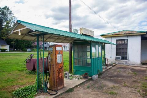 Explore This Abandoned Mississippi Village For A Glimpse Back In Time