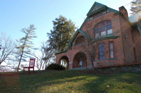 The Creepiest Bed And Breakfast In The World Is Right Here In Tennessee