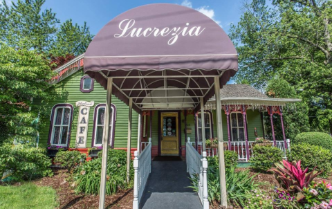 The Secluded Restaurant In Indiana That Looks Straight Out Of A Storybook