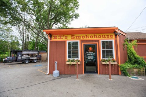 Travel Off The Beaten Path To Try The Most Mouthwatering BBQ In Massachusetts