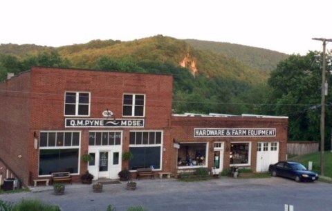 Virginia's Cliffside Restaurant Has The Most Incredible View