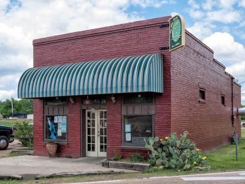 There’s A Small Town In Mississippi Known For Its Truly Epic Burgers