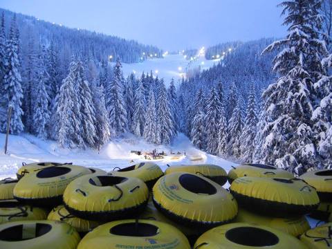 This Epic Snow Tubing Hill In Washington Will Give You The Winter Thrill Of A Lifetime