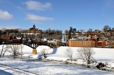 The Most Charming Town In Illinois Is Perfect For A Winter Day Trip