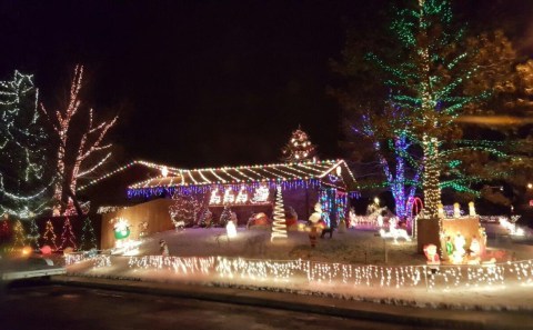 The Holiday Lights Tour In This Wyoming Town Was Named The Best In The State And You Won't Want To Miss It