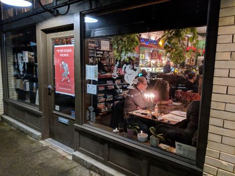 This Themed Lounge Is One Of The Most Unique Places Around Portland