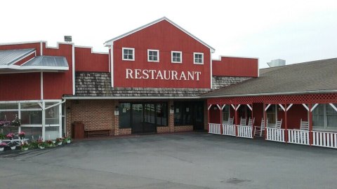 This Charming Farm Restaurant In Pennsylvania Has The Best Fried Chicken In the World