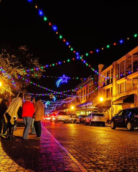 Visit This Village In Louisiana For The Most Old-Fashioned Christmas