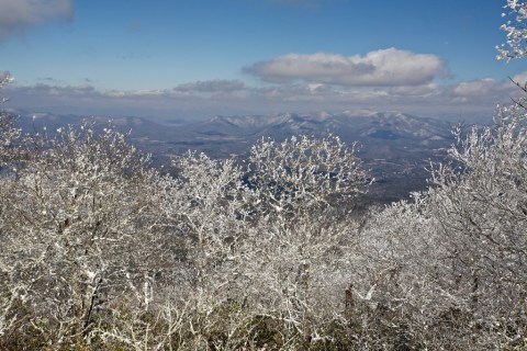 The One Hike In Georgia That Will Have You Falling In Love With Winter All Over Again