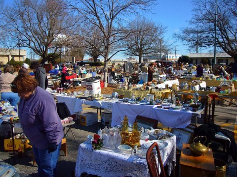 You Could Easily Spend All Weekend At This Enormous North Carolina Flea Market