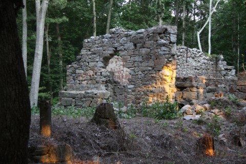 The Spooky Virginia Hike That Will Lead You Somewhere Deserted