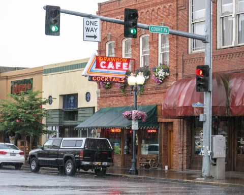 One Of America's Most Historic Restaurants Is Right Here In Oregon And You'll Want To Go