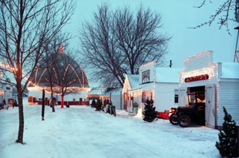 The Christmas Village In Iowa That Becomes Even More Magical Year After Year