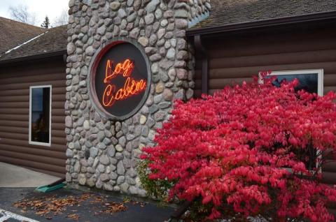 The Charming Cabin Restaurant In Michigan That Feels Just Like Home