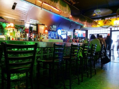 The Oldest Bar In Hawaii Has A Fascinating History