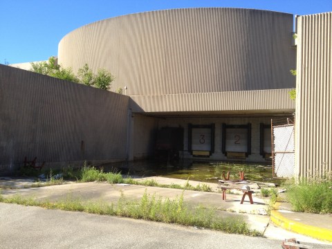 The Former World's Largest Mall Sat Crumbling Just Outside Of Cleveland And It's Heartbreaking