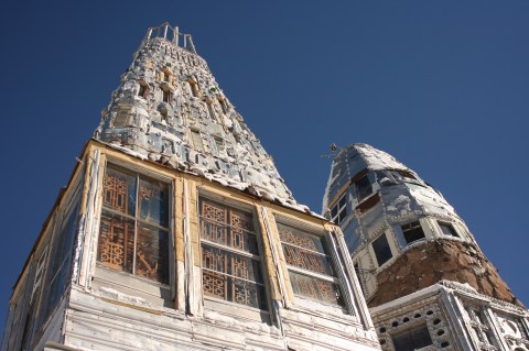 This House In Colorado Made Entirely Of Beer Cans Is Beyond Crazy