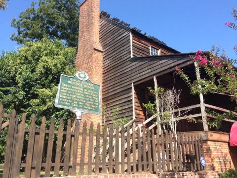 The Oldest Bar In Mississippi Has A Fascinating History