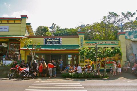 The Off The Beaten Path Restaurant In Hawaii That Serves Amazing Coffee, Ice Cream, And Everything In Between