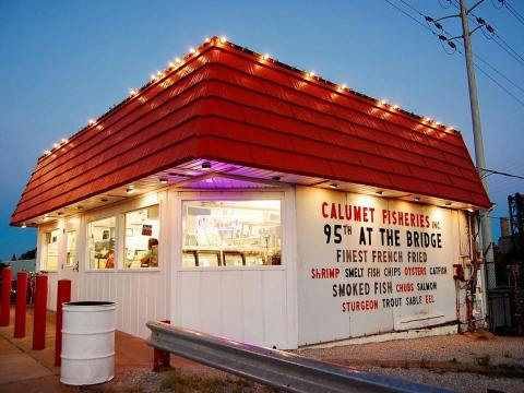 The Unassuming Chicago Restaurant That Serves The Best Seafood You've Ever Tried