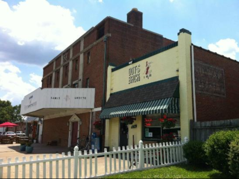 This Retro Diner Hiding In Virginia Serves The Most Mouthwatering Food