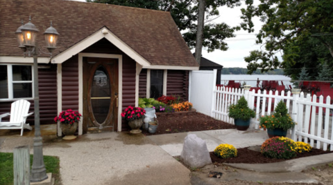 A Secluded Waterfront Restaurant In Michigan, Blue Lake Tavern Is A Magical Place To Eat