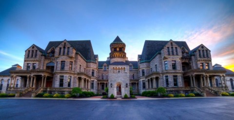 A Terrifying Tour Of This Haunted Prison Near Cincinnati Is Not For The Faint Of Heart