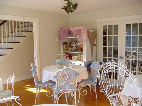 The Whimsical Tea Room In Maine That’s Like Something From A Storybook