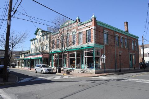 The Tiny Town In Connecticut That’s Absolute Heaven If You Love Antiquing