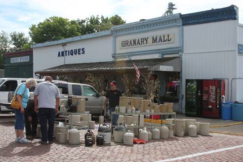 The Tiny Town In Iowa That’s Absolute Heaven If You Love Antiquing