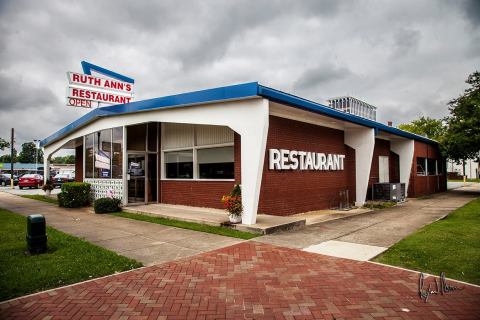 The Georgia Breakfast Hideaway Has Been Around For Decades & Is Totally Worth The Trek