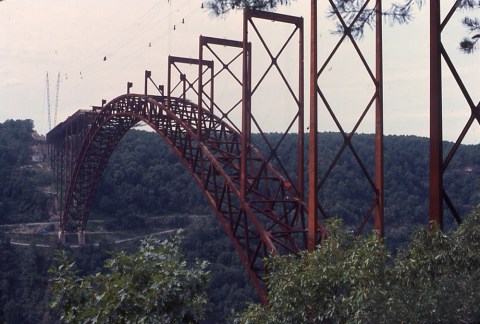 5 Rare Photos Taken During The New River Gorge Bridge Construction That Will Simply Astound You