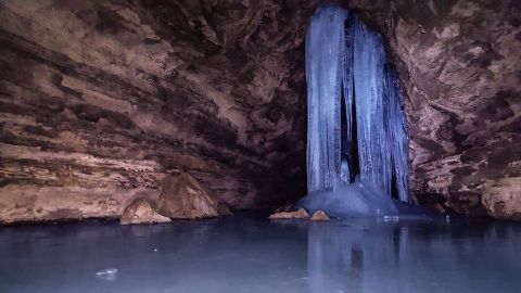 Few People Know You Can Tour This Crystal Ice Cave In Northern California And It's Stunning