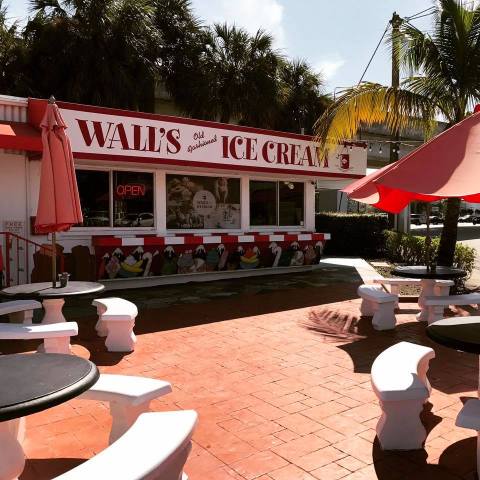 The Old Fashioned Ice Cream Shop In Florida That Will Take You Back To The 1960s