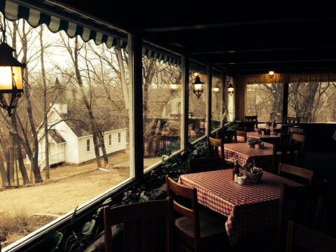 The Unassuming Restaurant In Kansas City That Serves The Best Fried Chicken You'll Ever Taste