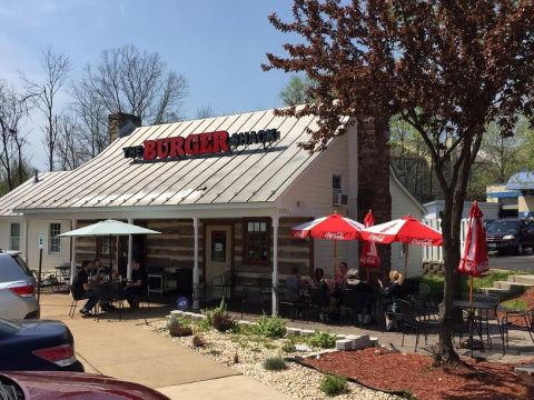 This Restaurant Way Out In The Virginia Countryside Has The Best Doggone Food You've Tried In Ages