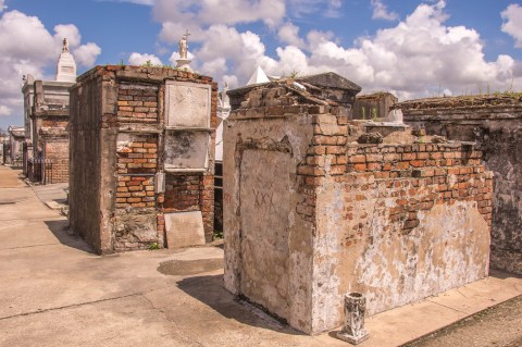 These 7 Haunted Locations In New Orleans Will Scare The Wits Out Of You