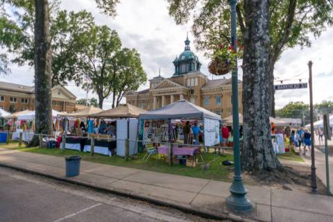 The Tiny Town In Mississippi That’s Absolute Heaven If You Love Antiquing