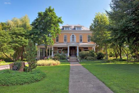 This Chocolate Bar Hotel In Illinois Is The Best Place To Take Your Sweetheart