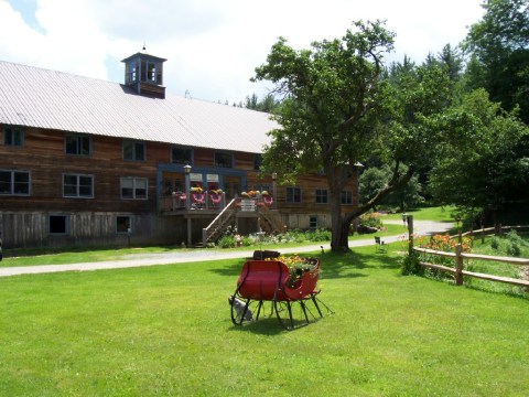 Everyone In Vermont Should Visit This Amazing Antique Barn At Least Once